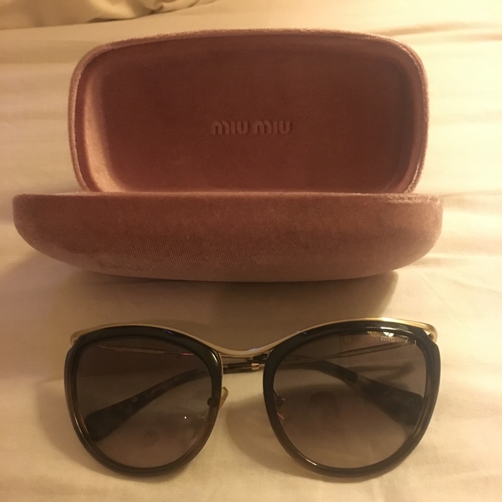 Authentic Miu Miu Cat Eye Sunglasses With Case - image 4